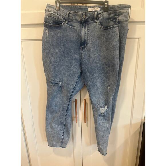 Judy Blue Plus size 20W skinny fit light wash Jean distressed - Picture 1 of 8